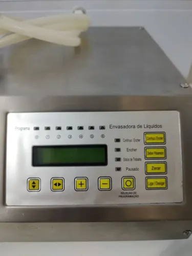 Envasadora de bancada, para bebidas diversas, 220v, com transformador.