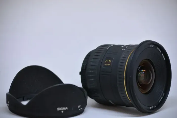 Câmera Nikon D300s com grip e 2 baterias + Lente Sigma 17-35mm + Lente Nikon 20mm D 2.8