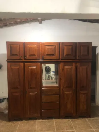 Guarda roupa de casal madeira angelim pedra semi novo pra vim buscar aqui em prazeres 