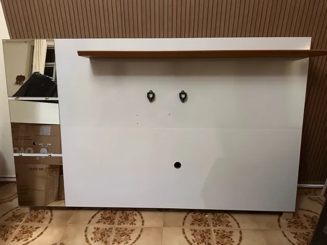 Lindo rack com painel bem moderno