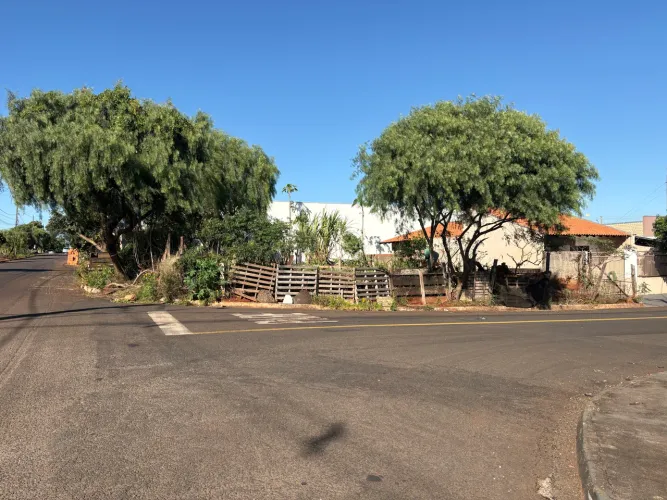 Terreno de esquina Jardim nobre V