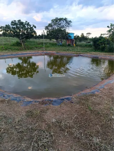 CHÁCARA COM TANQUE DE PEIXE E FRUTÍFERAS 