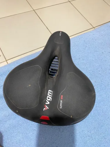 Vende-se selim de bicicleta nuca usado