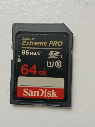 Cartão SD SanDisk 64gb usado 