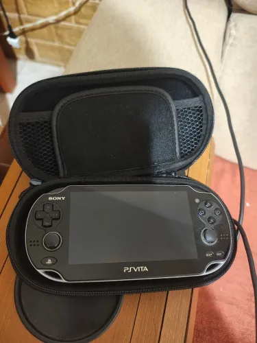 Ps vita praticamente sem uso