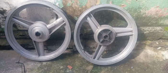 Vendo Jogo de roda para YBR 125 