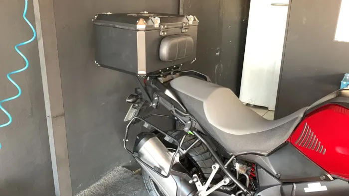 Baú Suzuki ou Bmw