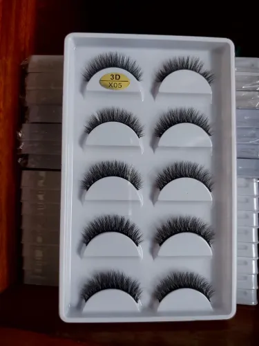 Cílios postiços 