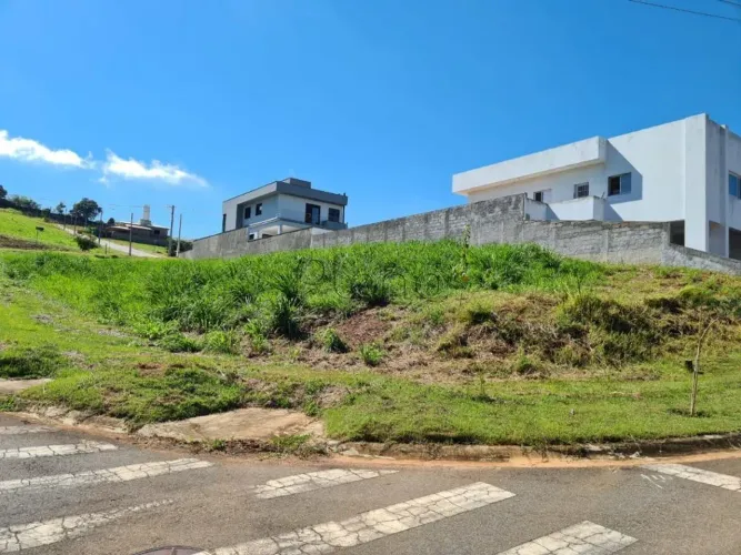 Terreno à Venda no Condomínio Reserva Santa Isabel em Louveira, no bairro Cana do Reino.