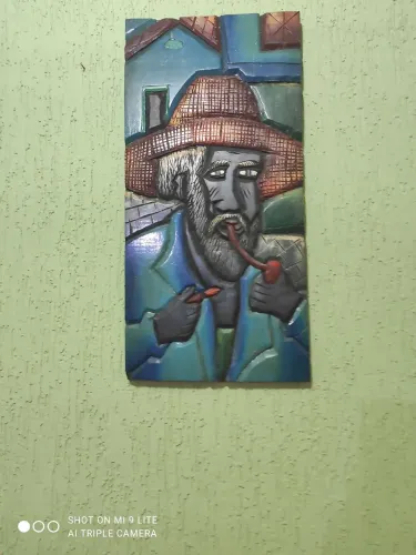 Quadro artesanal esculpido em madeira
