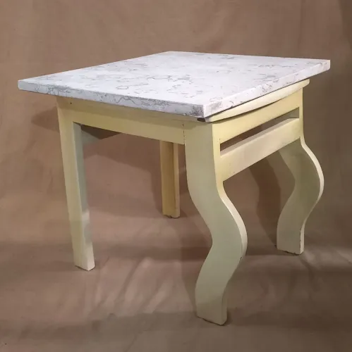 Mesa de madeira angelim pedra maciça com tampo mármore.
