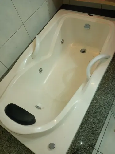 Banheira com hidromassagem