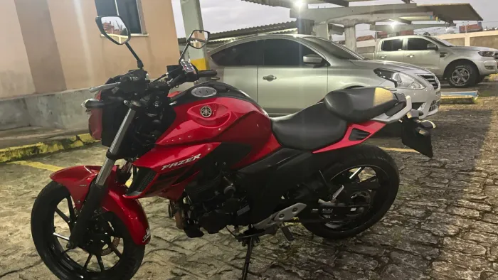 Vendo FZ25 (Vendo ou troco )