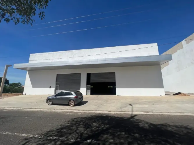 Galpão para locação ideal para lojas na zona leste de Teresina, 764 M², estacionamento