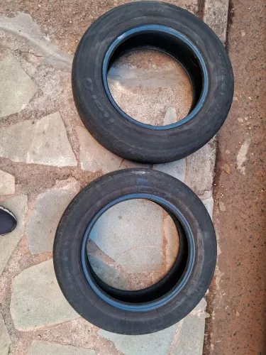 Vendo 2 pneus 185/70 e 175/65 R14 R$50