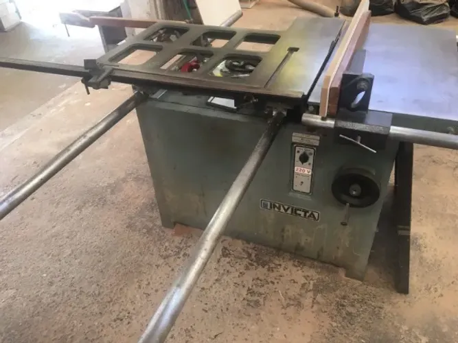 Serra esquadrejadeira Invicta