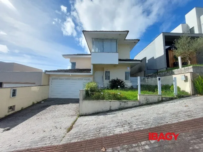 Excelente Casa 4 dormitório(s) em Cidade Universitária Pedra Branca - Palhoça