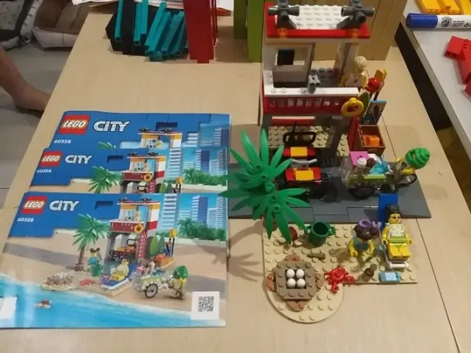 Conjunto Lego 60328 - Posto Salva-vidas na praia