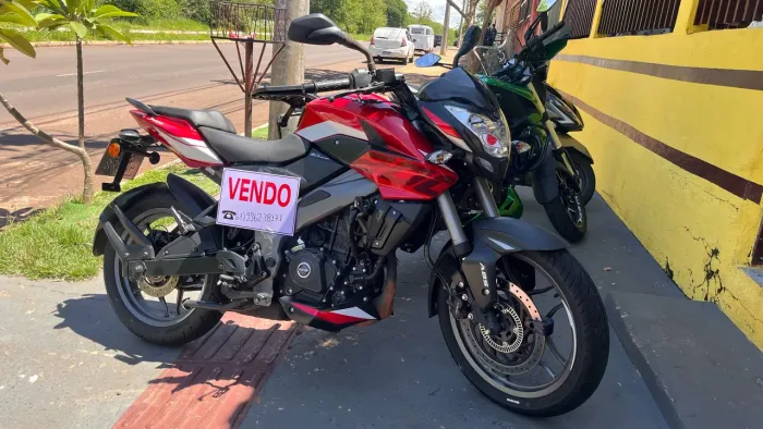 Bajaj | Dominar à venda