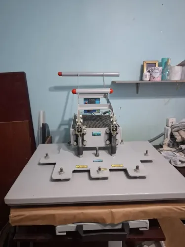 Prensa Térmica Profissional 50x70 de Gaveta - Bandeja Deslizante - Maquinatec