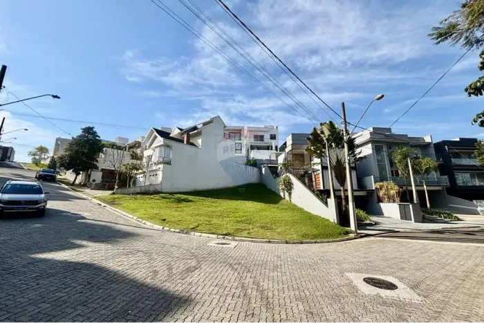 Terreno a venda no condomínio Mosaico da Serra Mogi Moderno 302m²