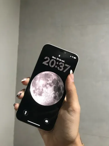 iPhone 12 sem marcas de uso
