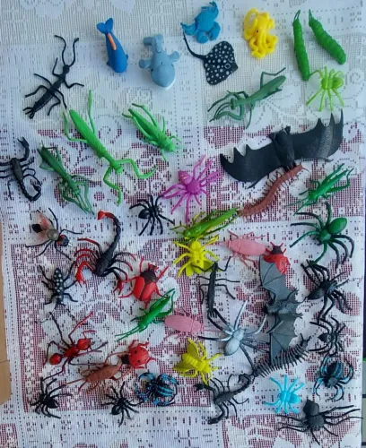 Brinquedos incetos e animais do mar