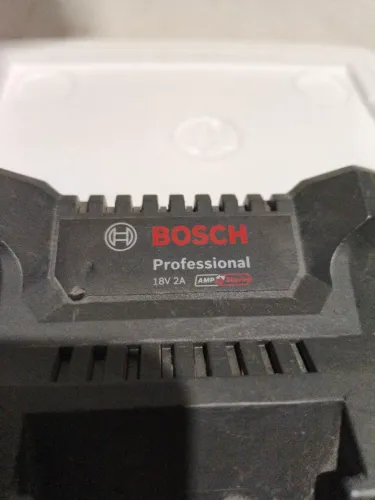 Carregador da bosch professional 18v 2A