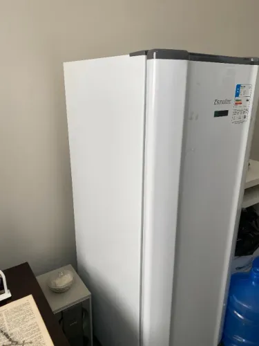 Geladeira Esmaltec Inverter 293L ROC31 PRO 127V | 3 meses de uso | Selo A