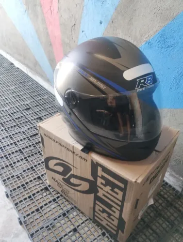 Capacete pro Tork azul. Na caixa.