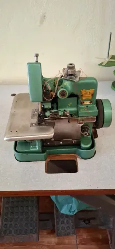 Máquina de Costura Overloque