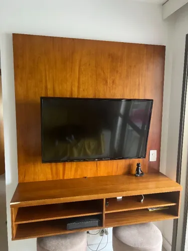 Painel para televisão com nichos
