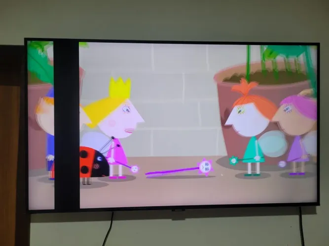 Tv Samsung 43 4k com essa listra na tela, para quem quer concertar vale a pena 