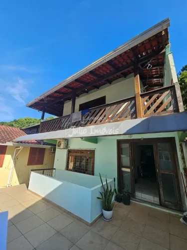 Prédio com quatro apartamentos São Pedro Brusque