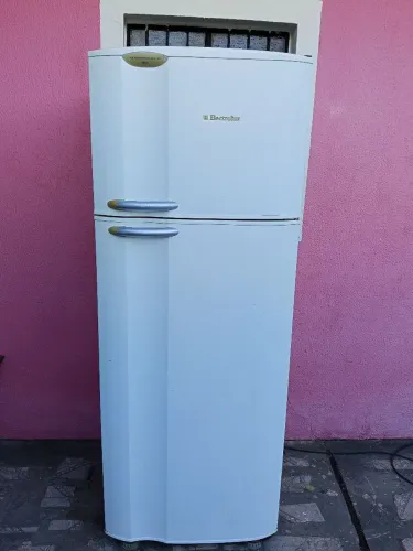 Geladeira Eletrolux 470 litros gelando muito bem 