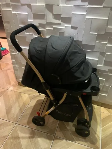 Carrinho de bebê semi novo 