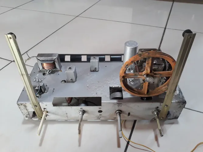 Chassis de radio antigo semp pra restalro