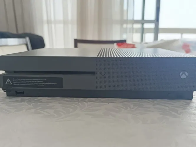 XBOX ONE S + CONTROLE