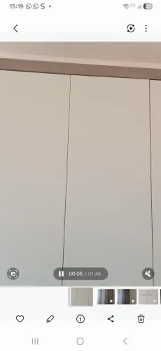 Guarda-roupas moderno e funcional em perfeito estado