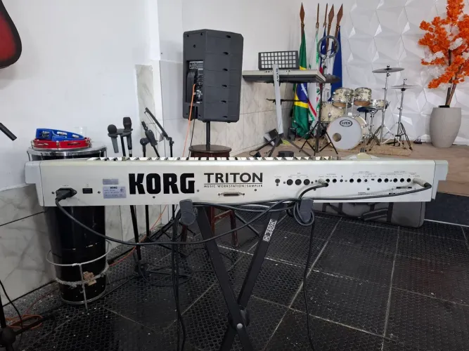 Teclado Korg Triton Classic 61