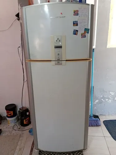 Geladeira Brastemp fostfree 110 já vai com o transformador, muito bo a Geladeira e grande.