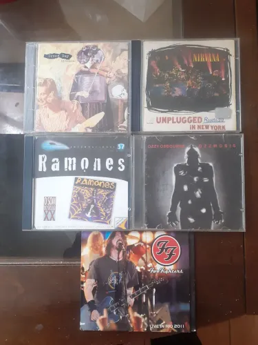 CDS Rock - 5 Cds, Foo Fighters, Nirvana, Green Day, Ozzy, Ramones,