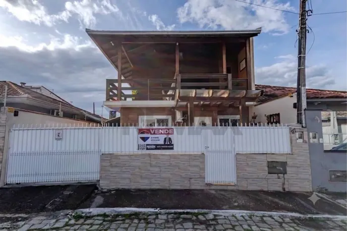 Sobrado deslumbrante à venda no Centro de Camboriú
