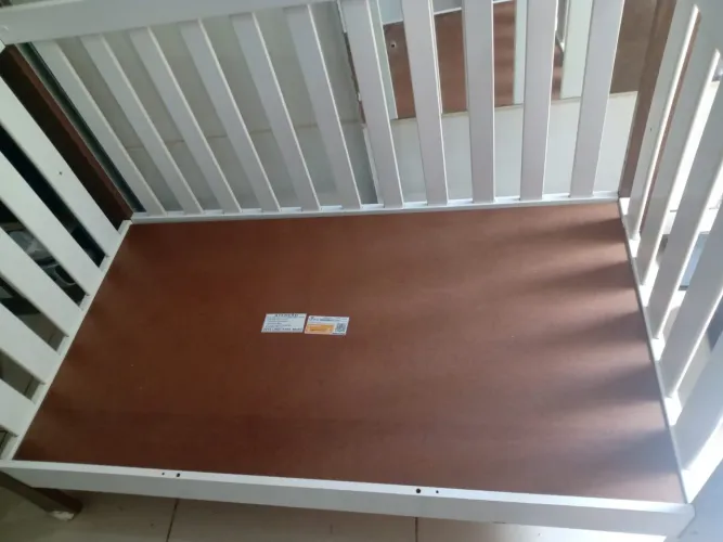 Berço padrão faltando uma das grandes