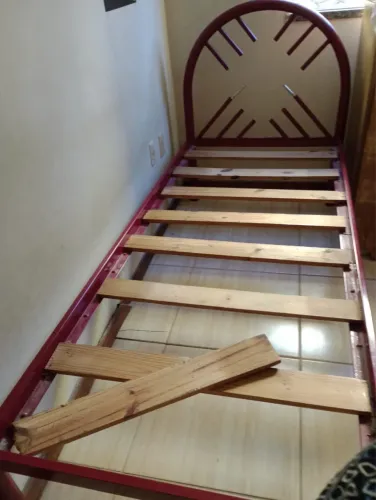 Cama solteiro ferro