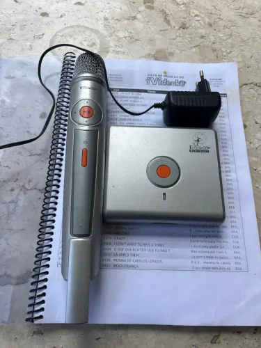 Karaokê Mini 8162 com 4.000+ músicas