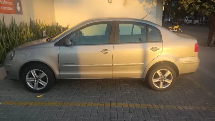 Volkswagen Polo Sed. Comfort. 1.6 MI Tot. Flex 8V 2011