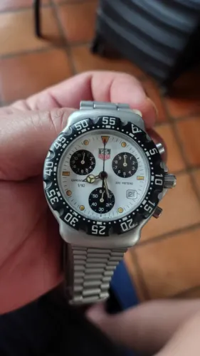 relógio Tag Heuer F1 original fundo branco