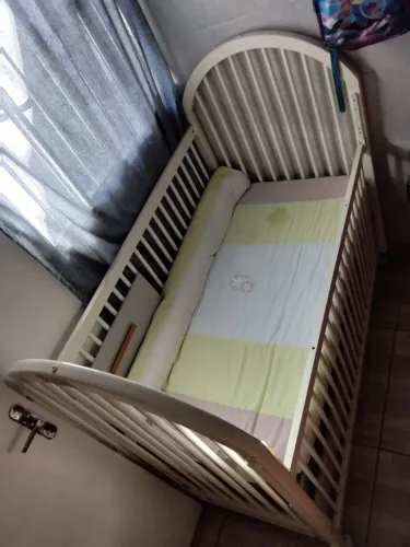 Berço que vira cama 