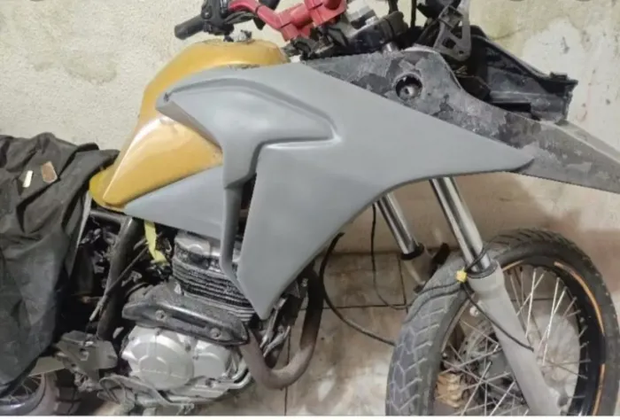 Vendo par de abas XRE 300 modelo 2020, adaptada pra 2009 a 2012.